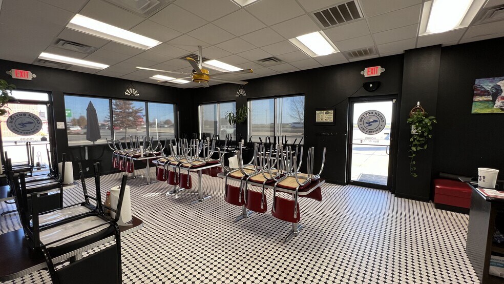 More Photos Of 1107 NW 32nd St, Newcastle Restaurant For Sale