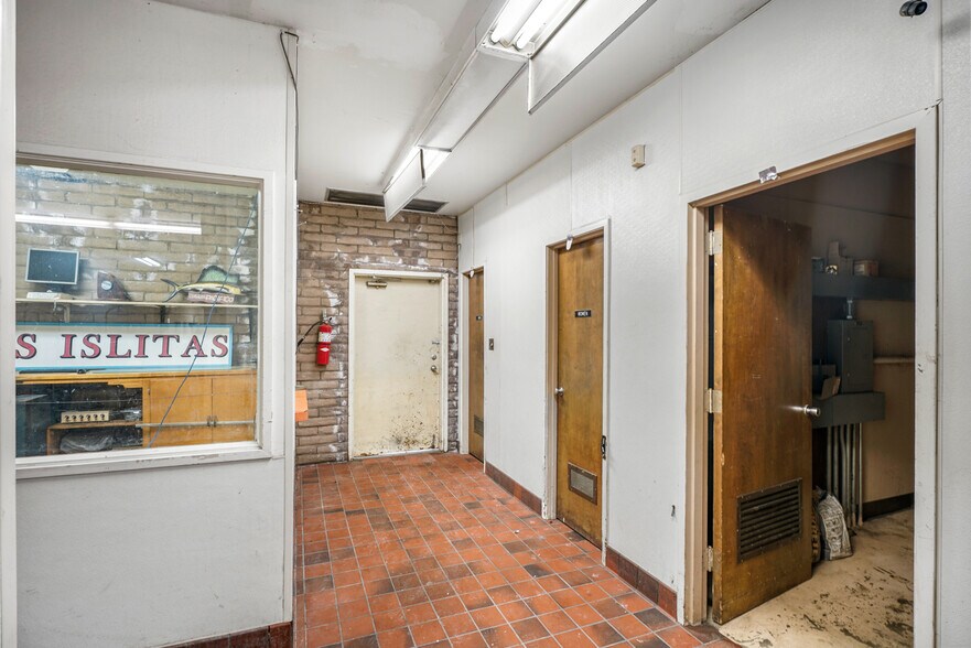 More Photos Of 4070 Country Rd 89, Dunnigan Restaurant For Sale