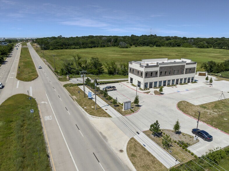 More Photos Of 950 N Main St, Keller Medical For Lease