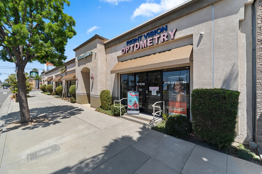 More Photos Of 17851 Chatsworth St, Granada Hills Freestanding For Sale