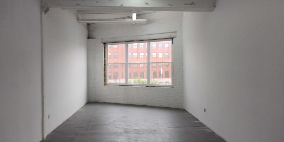 More Photos Of 60 Dickerson St, Newark Light Manufacturing For Lease