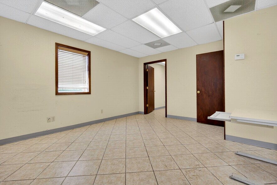 More Photos Of 6121 Highway 177, Shawnee Warehouse For Lease