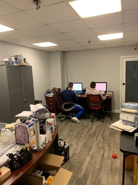 More Photos Of 130 Patterson St, Perth Amboy Light Distribution For Lease