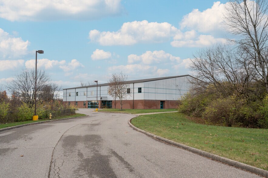 More Photos Of 690 Northland Blvd, Cincinnati Specialty For Sale