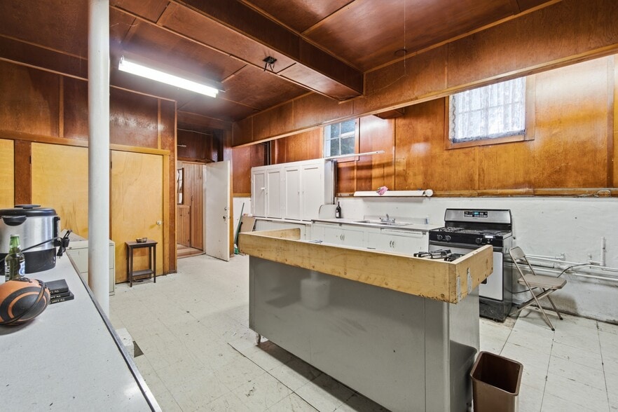 More Photos Of 6240 N Avondale Ave, Chicago Specialty For Sale
