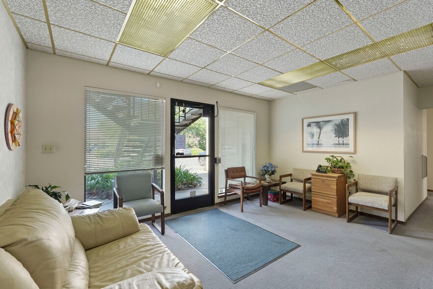 More Photos Of 1820 W Kettleman Ln, Lodi Office For Sale