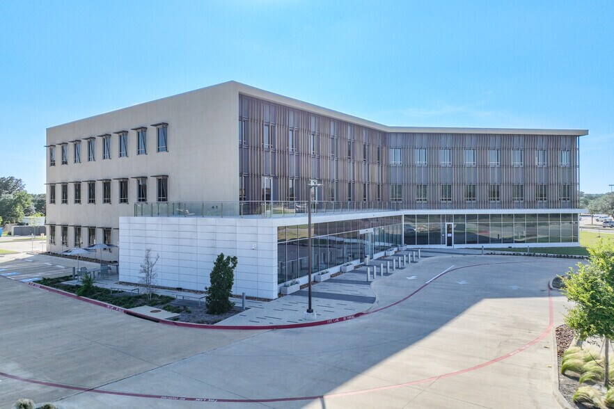 More Photos Of 2101 Westpark Ct, Euless Medical For Lease