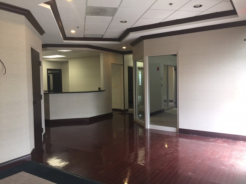 More Photos Of 4705 Lake Forest Dr, Blue Ash Office For Lease