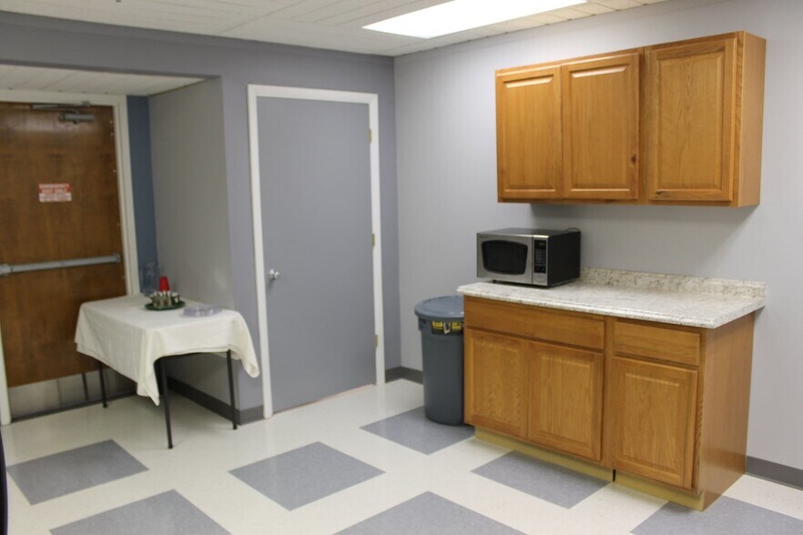 More Photos Of 220 S Main St, Butler Medical For Lease