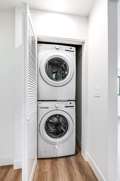 More Photos Of 5954 Simpson Ave, Valley Village Apartments For Sale
