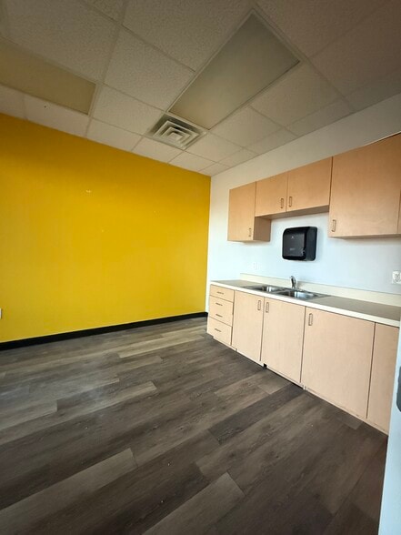 More Photos Of 10971 County Line Rd, Madison Unknown For Lease