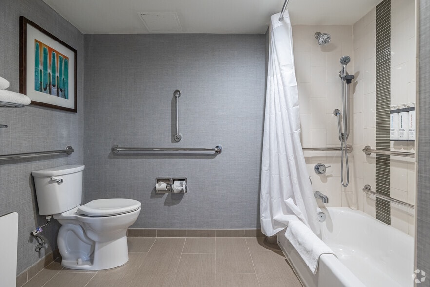 More Photos Of 4610 W Walnut St, Rogers Hotel For Sale