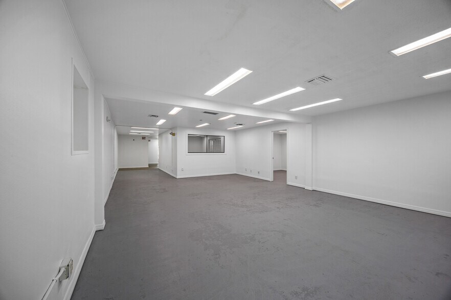 More Photos Of 128 Tomahawk Dr, Indian Harbour Beach Warehouse For Lease