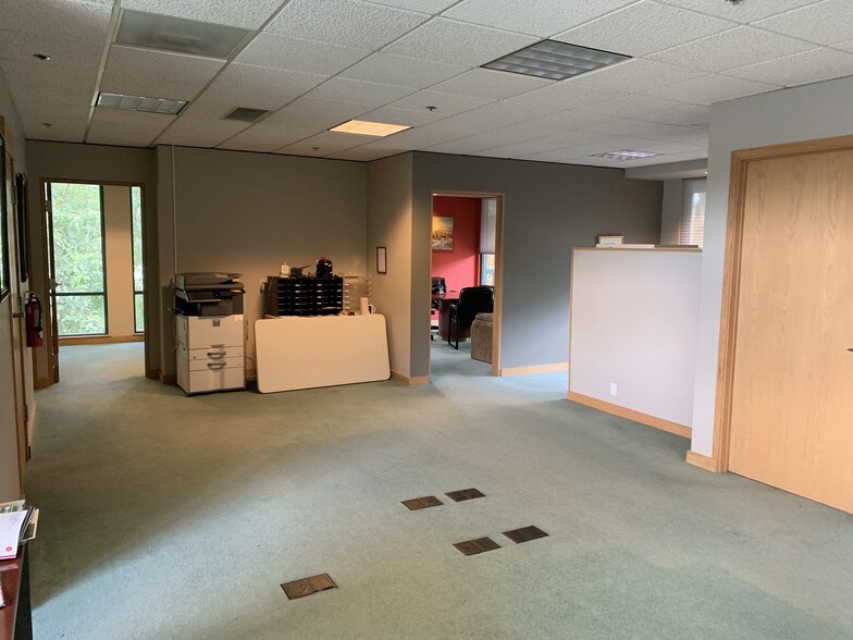 More Photos Of 10634 E Riverside Dr, Bothell Office For Lease