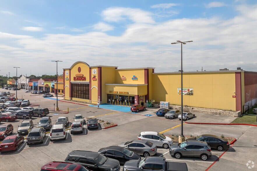 Primary Photo Of 11303-11495 Veterans Memorial Dr, Houston Unknown For Lease