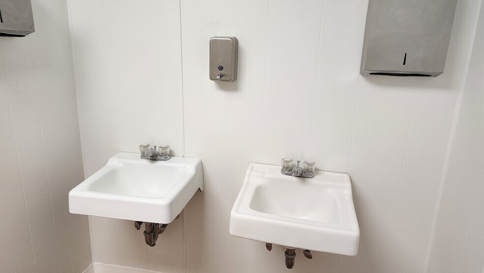 More Photos Of 14-18 Broadway, Taunton Storefront Retail Office For Lease