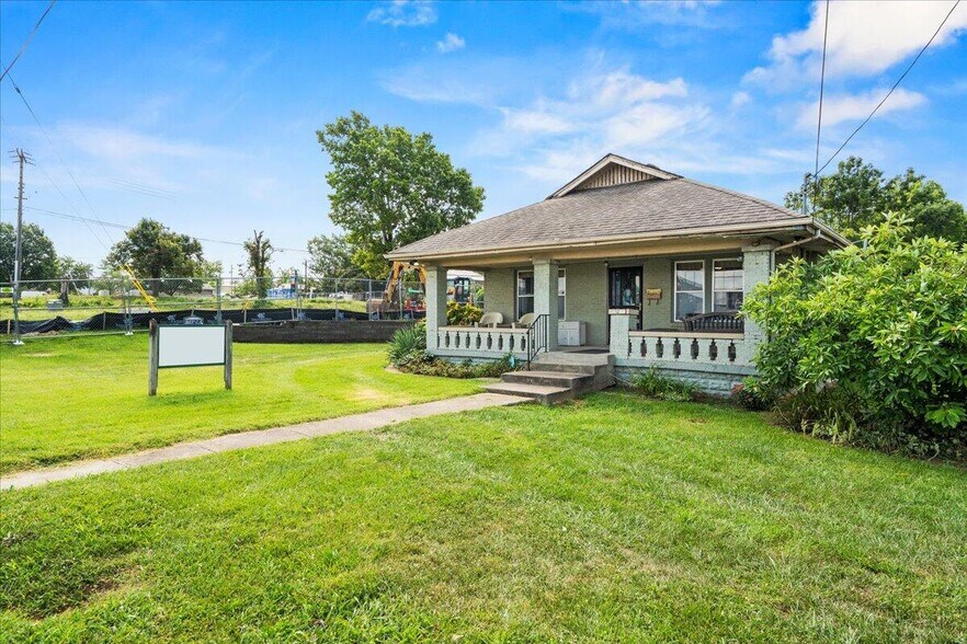 More Photos Of 1322 Versailles Rd, Lexington Freestanding For Sale