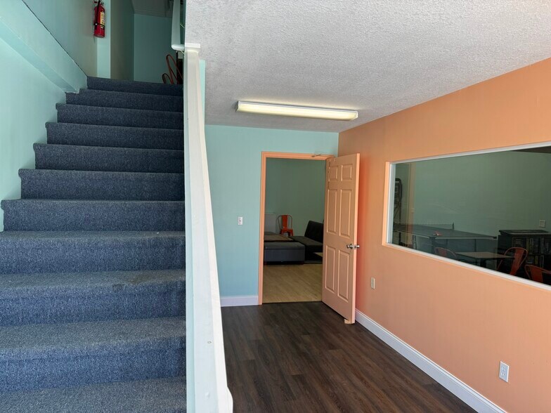 More Photos Of 2323 N State St, Bunnell Flex For Sale