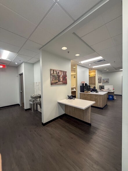More Photos Of 2950 W Horizon Ridge Pky, Henderson Office For Sale