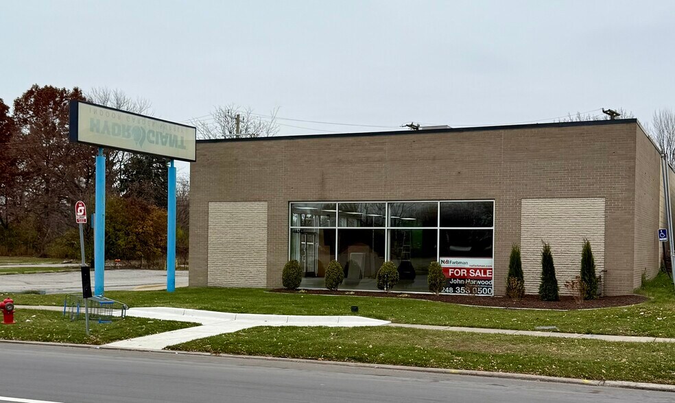 Primary Photo Of 19363 Eureka Rd, Southgate Freestanding For Lease