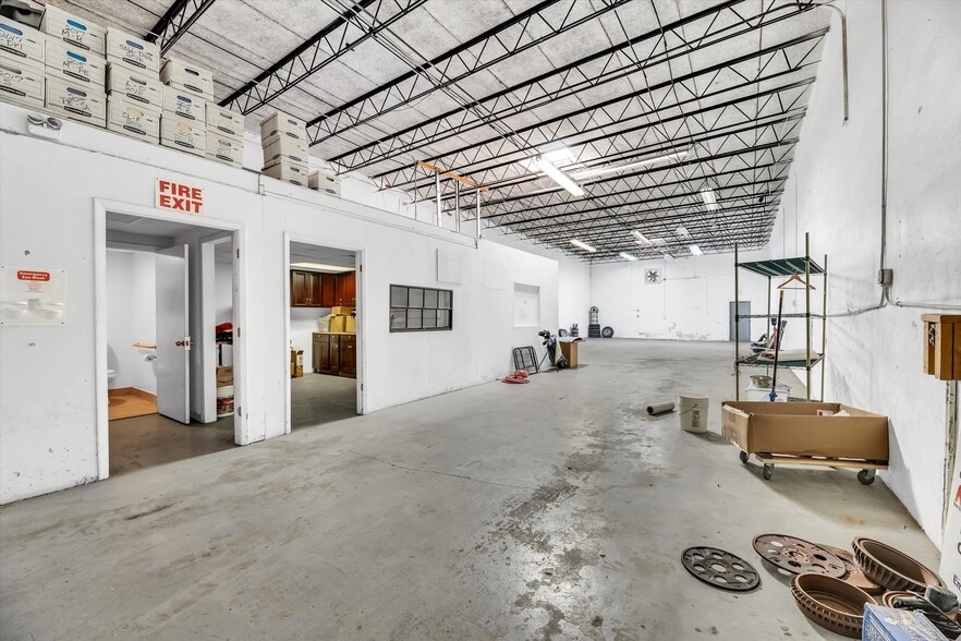 More Photos Of 224 NE 32nd Ct, Oakland Park Warehouse For Sale