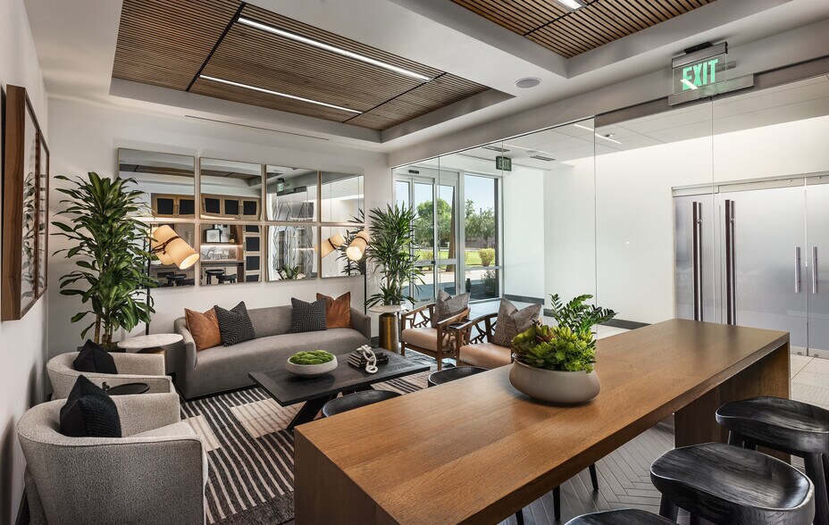 More Photos Of 55 N Arizona Pl, Chandler Office For Sale