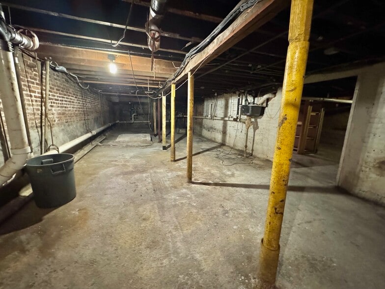 More Photos Of 2600-2610 Pettit Ave, Bellmore Storefront Retail Office For Sale