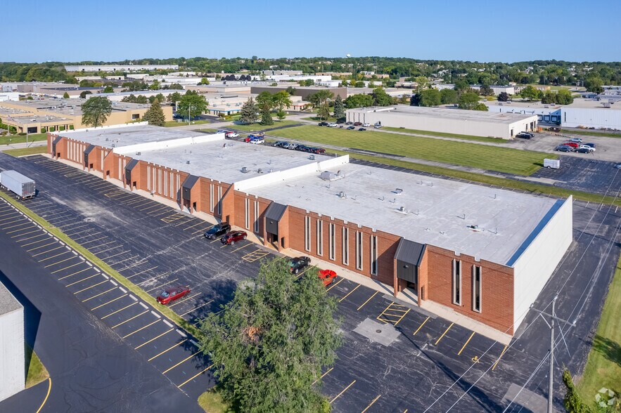 More Photos Of W141N9294-W141N9316 Fountain Blvd, Menomonee Falls Warehouse For Lease