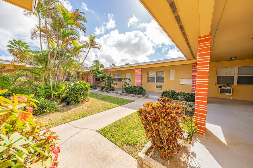 More Photos Of 112 NW 10th St, Homestead Apartments For Sale