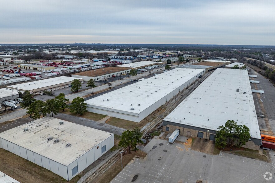 More Photos Of 3920-3970 Delp St, Memphis Warehouse For Lease