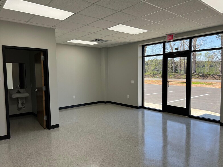More Photos Of 1230 Commerce Dr, Madison Light Distribution For Lease