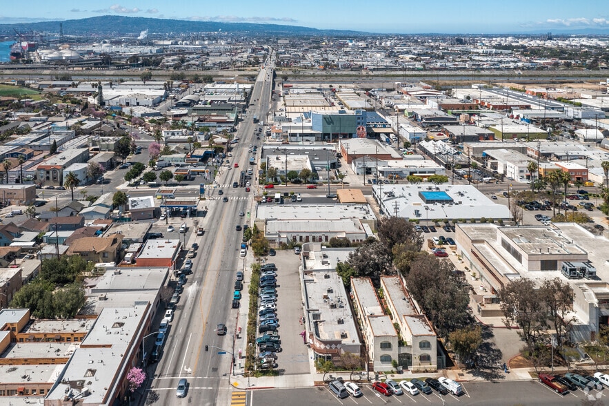 More Photos Of 439 W Anaheim St, Long Beach Freestanding For Sale