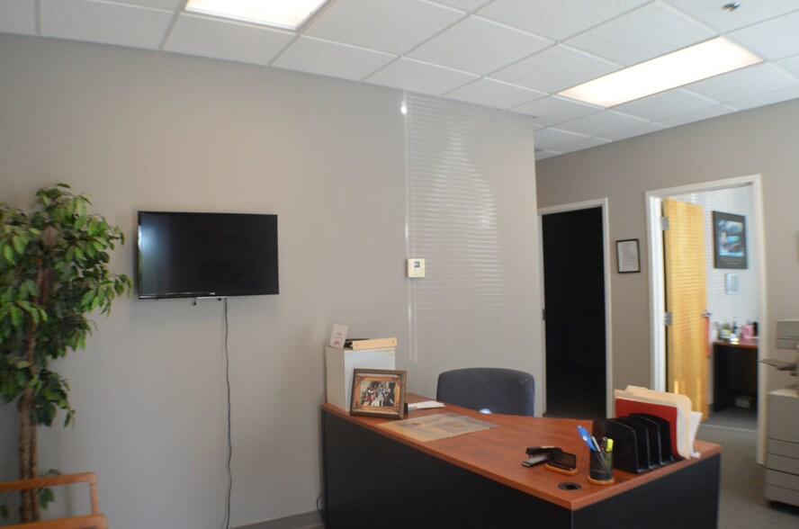 More Photos Of 3120 Latrobe Dr, Charlotte Showroom For Lease