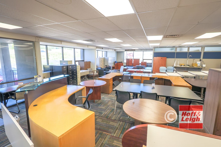 More Photos Of 3709 E Platte Ave, Colorado Springs Showroom For Sale