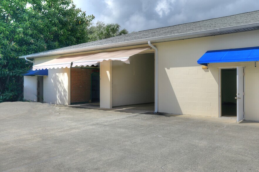 More Photos Of 637 2nd Ln, Vero Beach Flex For Sale