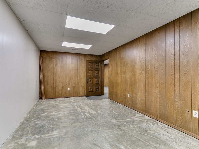 More Photos Of 6700 S Western Ave, Oklahoma City Office For Sale
