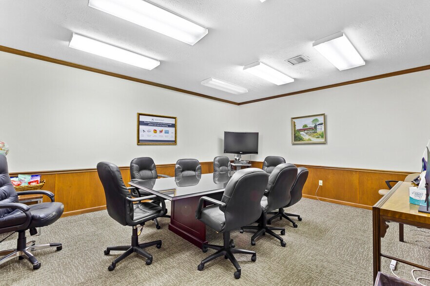 More Photos Of 1542 E Greyhound Pass, Carmel Medical For Lease