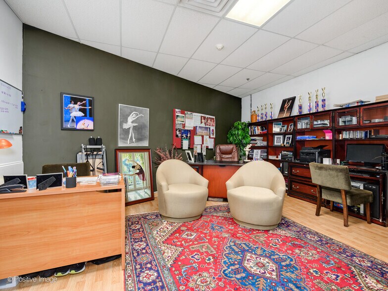 More Photos Of 2109-2119 Green Bay Rd, Highland Park Storefront Retail Residential For Sale