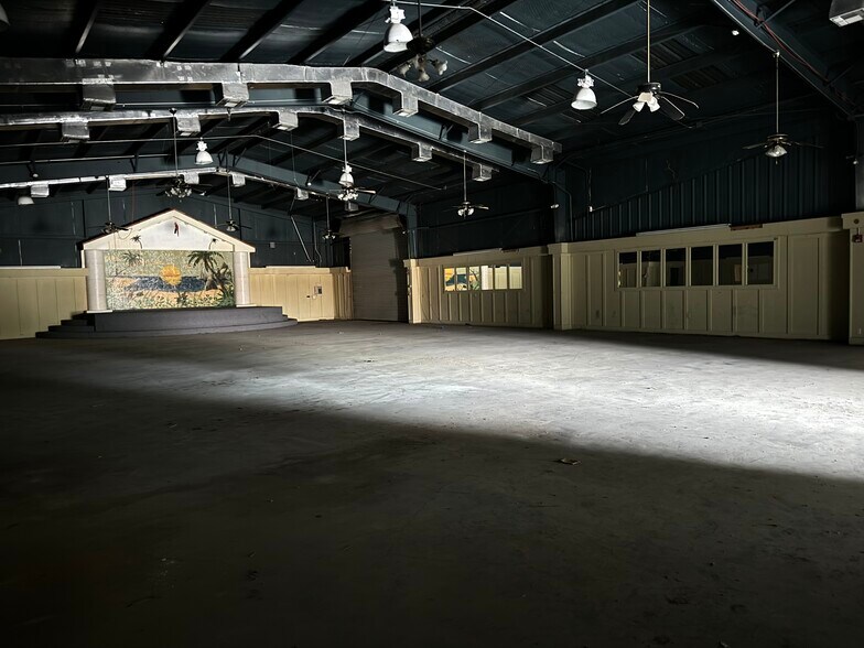 More Photos Of 611 Lincoln Ave, Robstown Freestanding For Sale