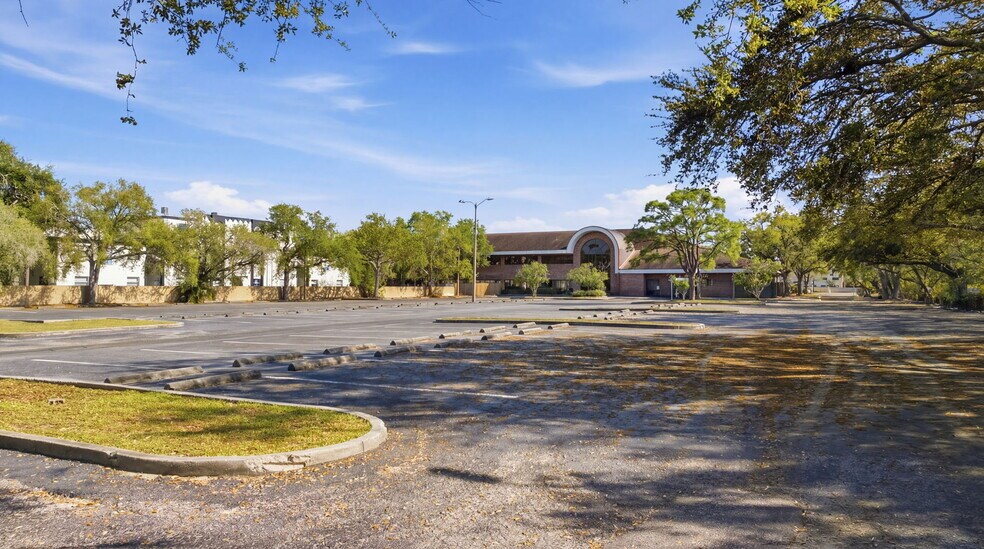 More Photos Of 7655 38th Ave N, Saint Petersburg Office For Sale