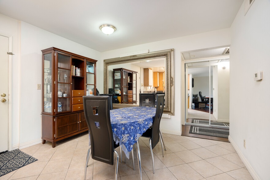 More Photos Of 6924 Woodman Ave, Van Nuys Apartments For Sale