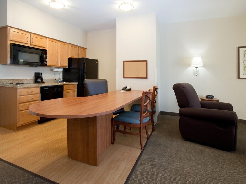 More Photos Of 92 Commerce St, Craig Hotel For Sale
