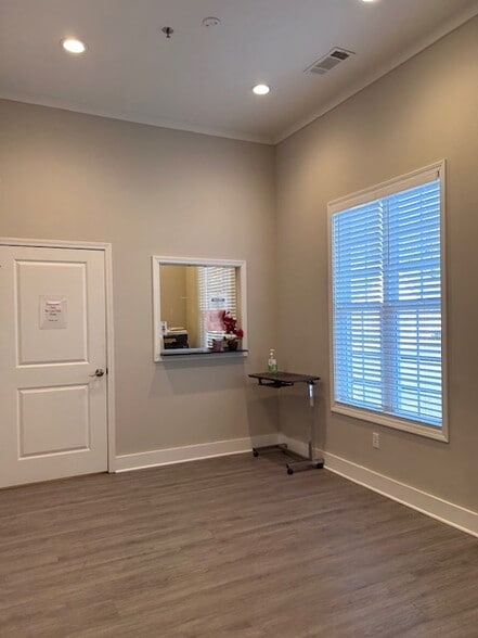 More Photos Of 245-251 River Park Dr, Woodstock Medical For Sale