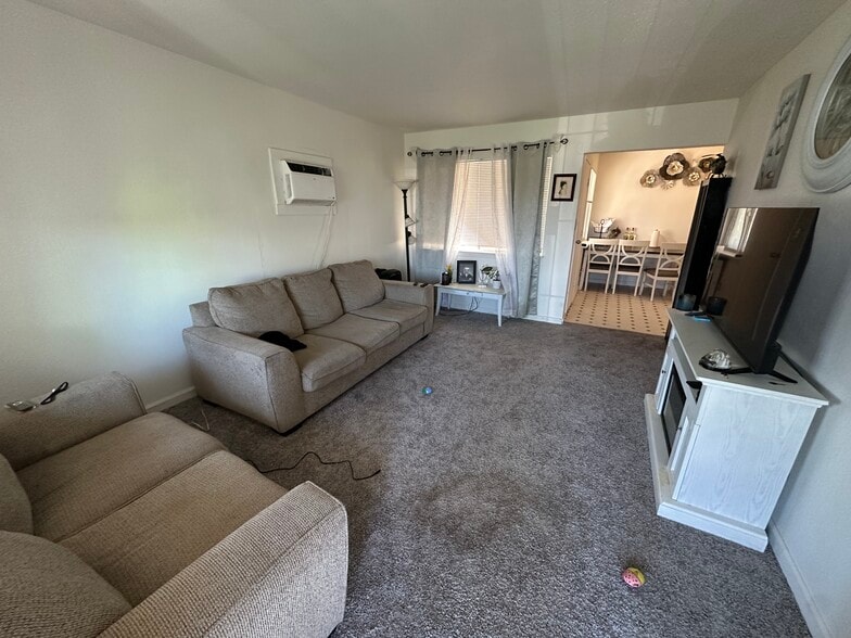 More Photos Of 3620 Elkhorn Blvd, North Highlands Dormitory For Sale