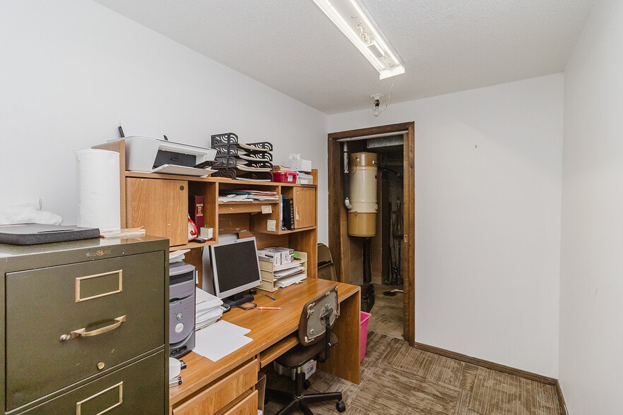 More Photos Of 1319 E 17th Ave, Hutchinson Religious Facility For Sale