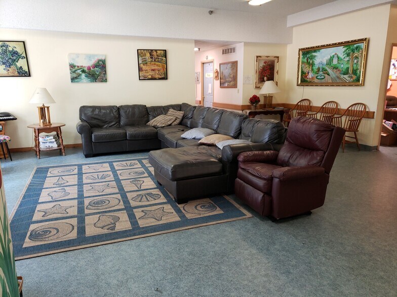 More Photos Of 122 E College St, Alliance Healthcare For Sale