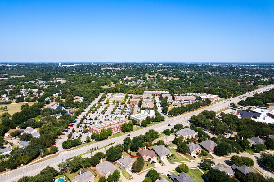 More Photos Of 300-900 Parker Sq, Flower Mound Unknown For Lease