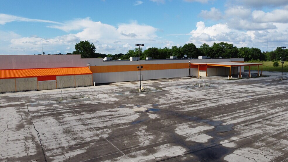 More Photos Of 2090 N Cable Rd, Lima Warehouse For Sale