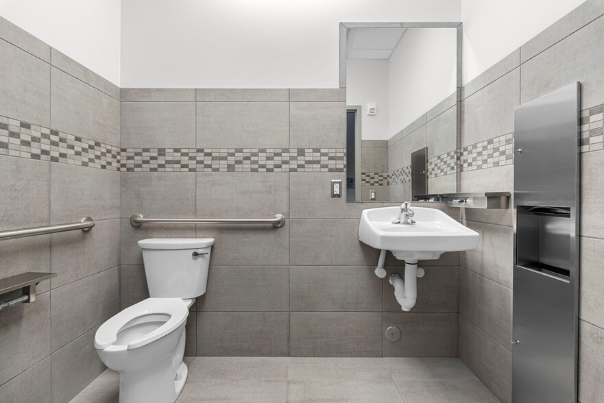 More Photos Of 428-436 W 4800 S, Murray Office For Lease