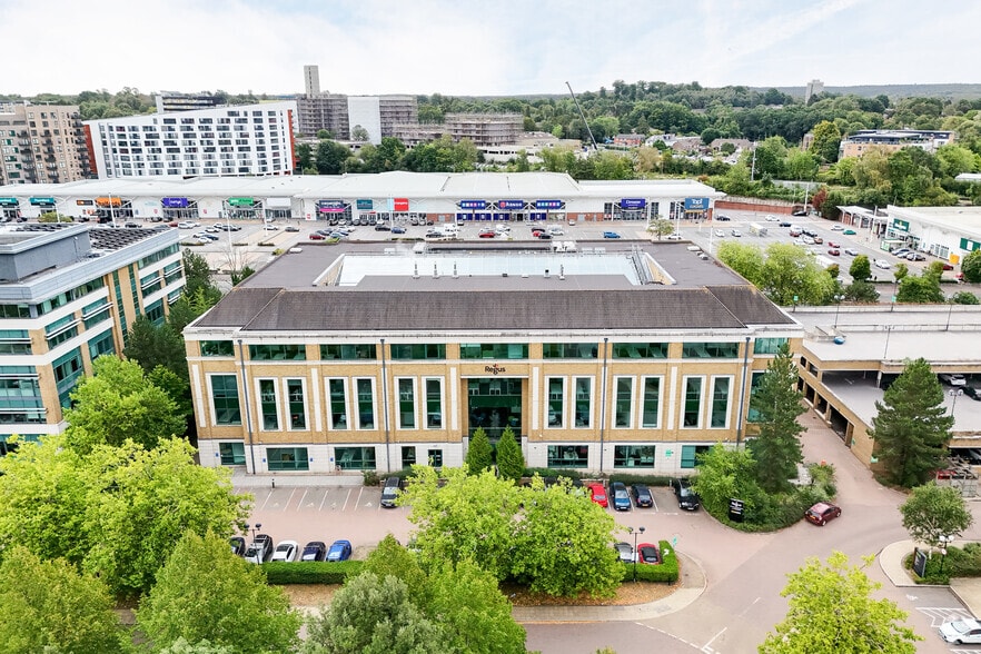 More Photos Of 2 Arlington Sq, Bracknell Coworking Space